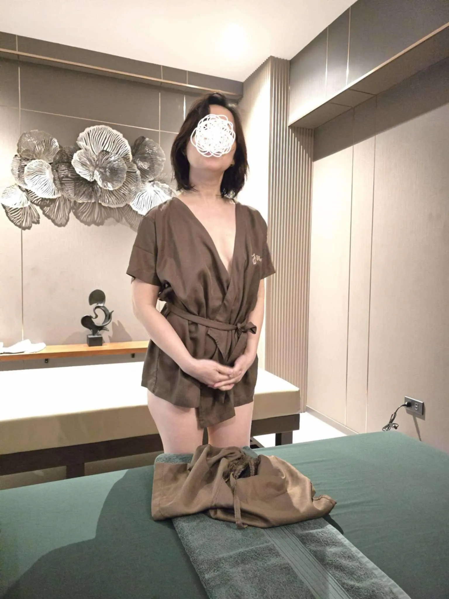 Ok lang ba misis ko mag massage sa iyo?