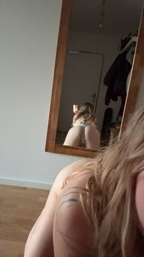 Sag mal ganz ehrlich. Würdest du diesen Arsch auch ohne Kondom in den Arsch ficken ? 🥹👀