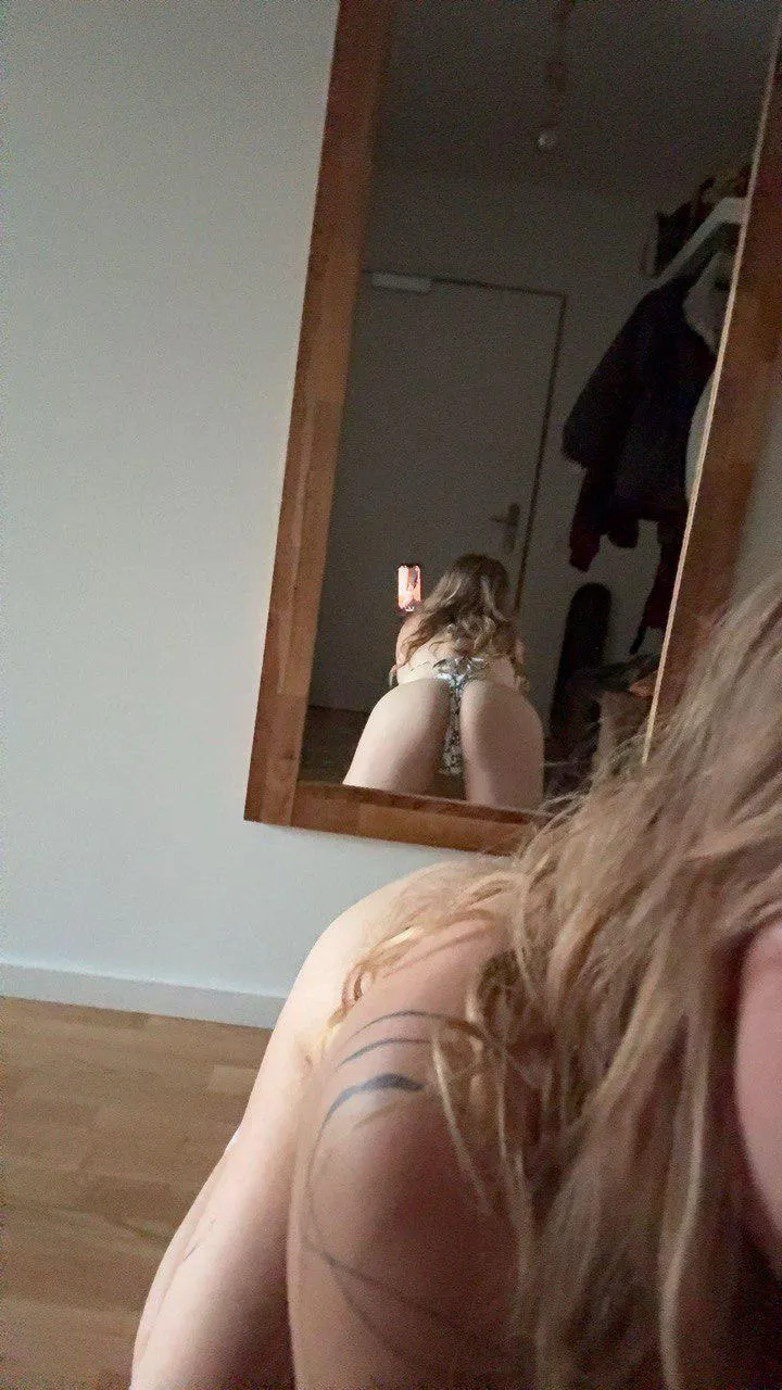 Sag mal ganz ehrlich. Würdest du diesen Arsch auch ohne Kondom in den Arsch ficken ? 🥹👀