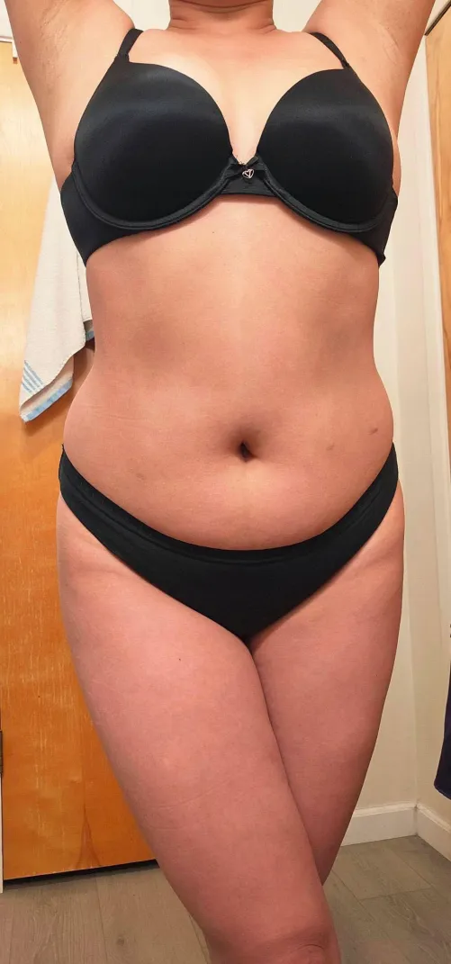 Smash or pass this 46 year old Filipina MILF