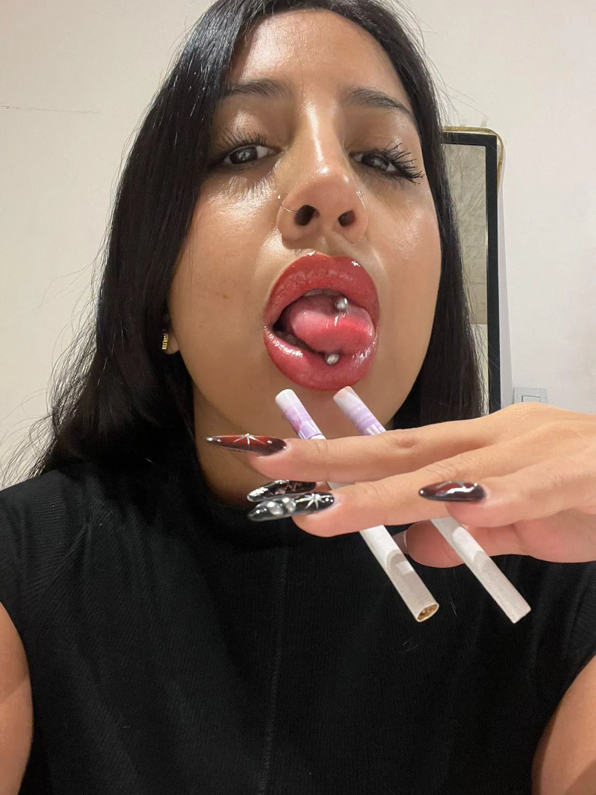 Smoking and Hot lips