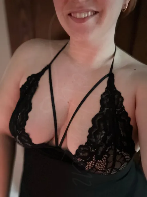 The extra straps make it cooler I guess. 🤷‍♀️