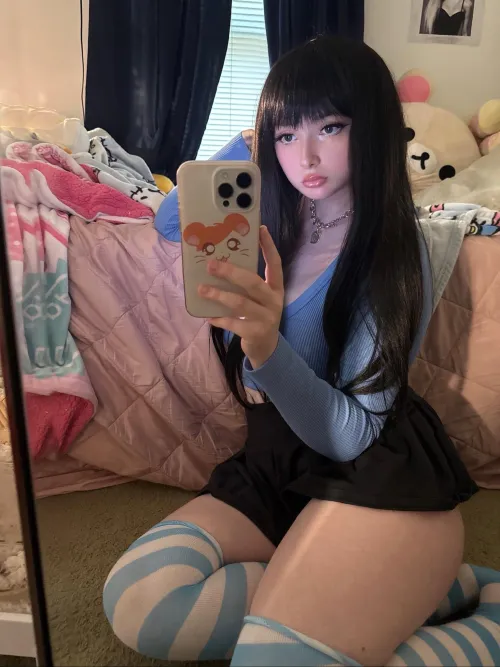 thicc thighs and a cute face.. deadly combo :3
