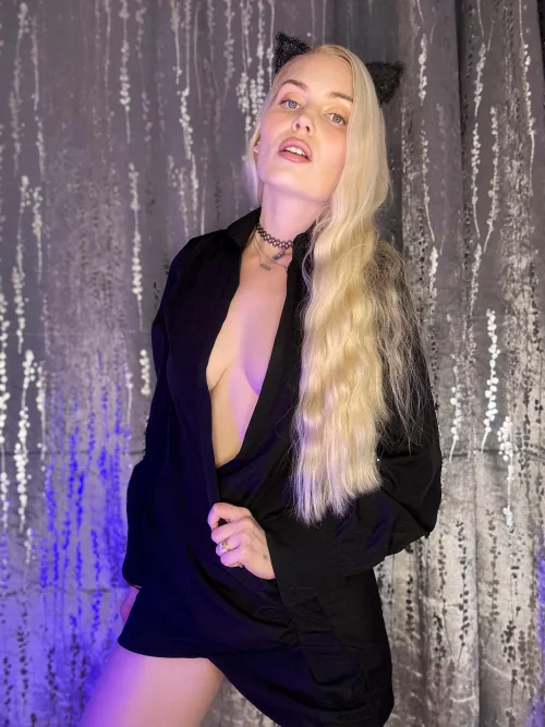 This is my biggest sale EVER! 60% OFF for the 4th of July 🇺🇸 America trip content, brand new posts, and this sale’s only up for a couple of days 🥵 Don’t wait 😻 link below 👇🏻