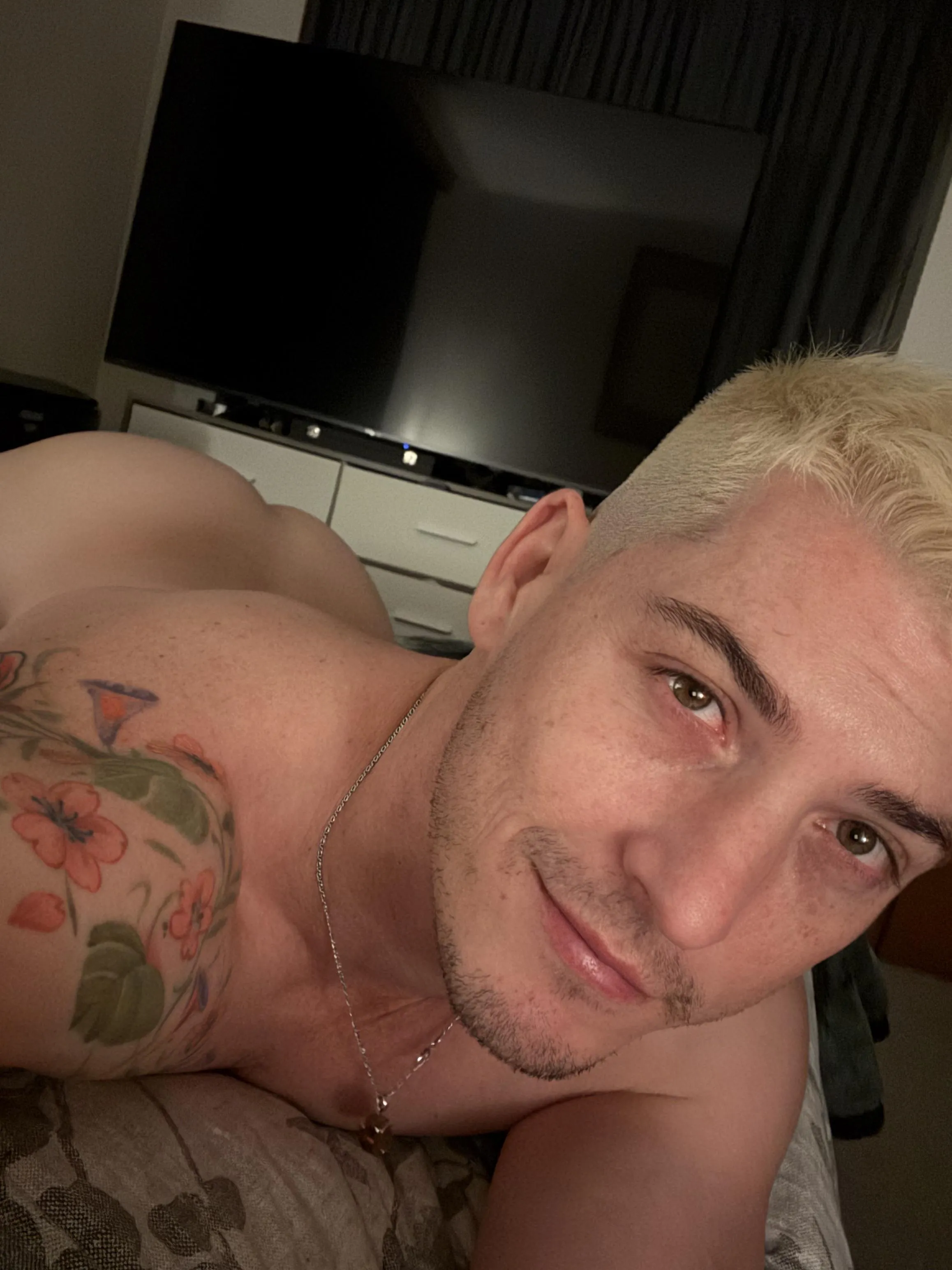 You wanna come join me in bed ? 😏