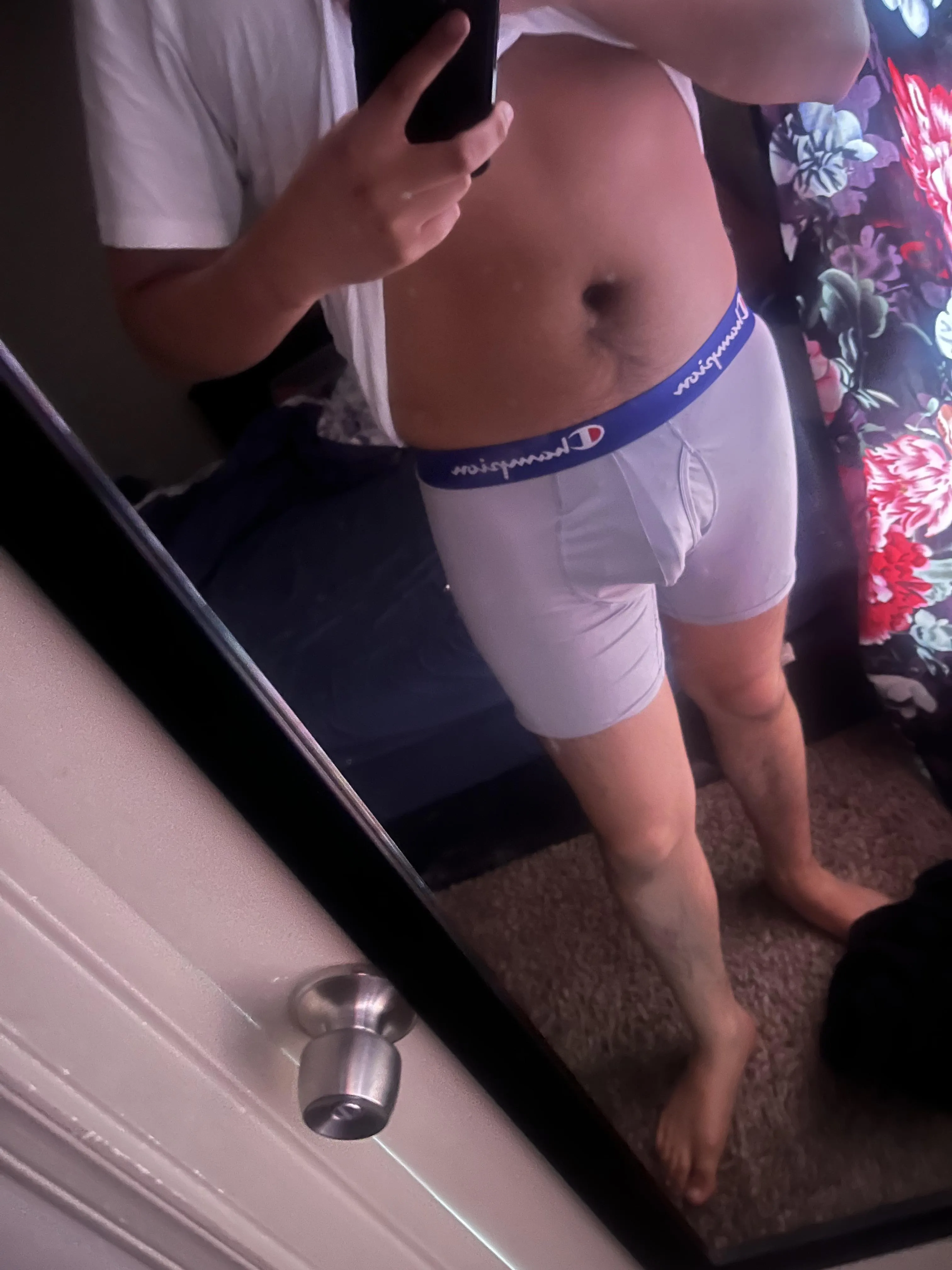 23 [m4f] Mexican looking to eat someone out tn