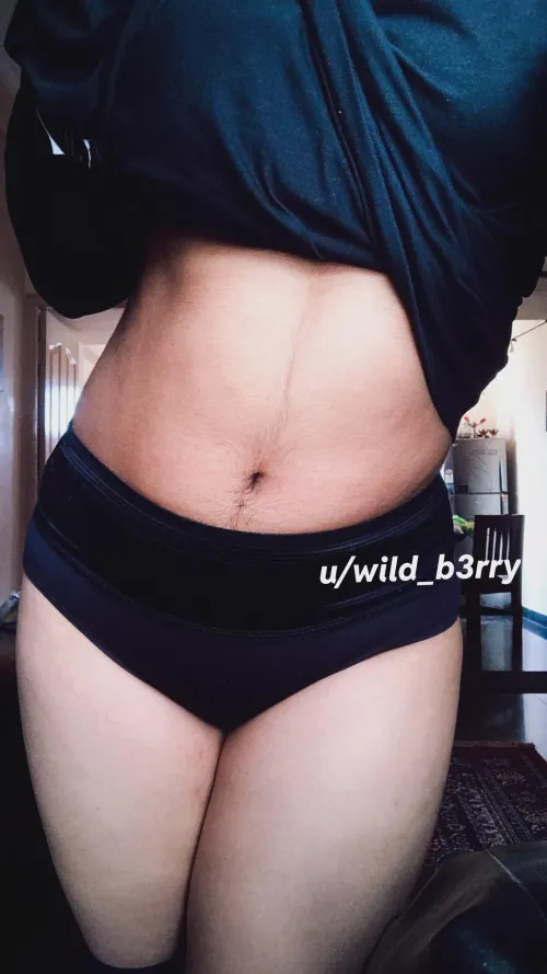 A little tease, a lot of heat 🔥 (c)