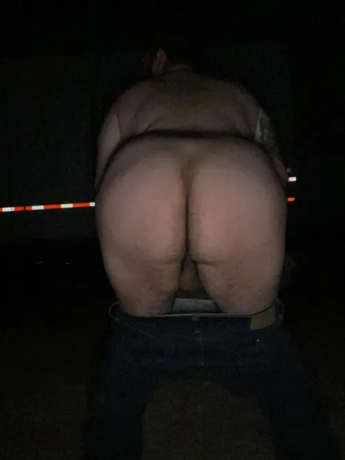 Age [30] dirty cub in the wild