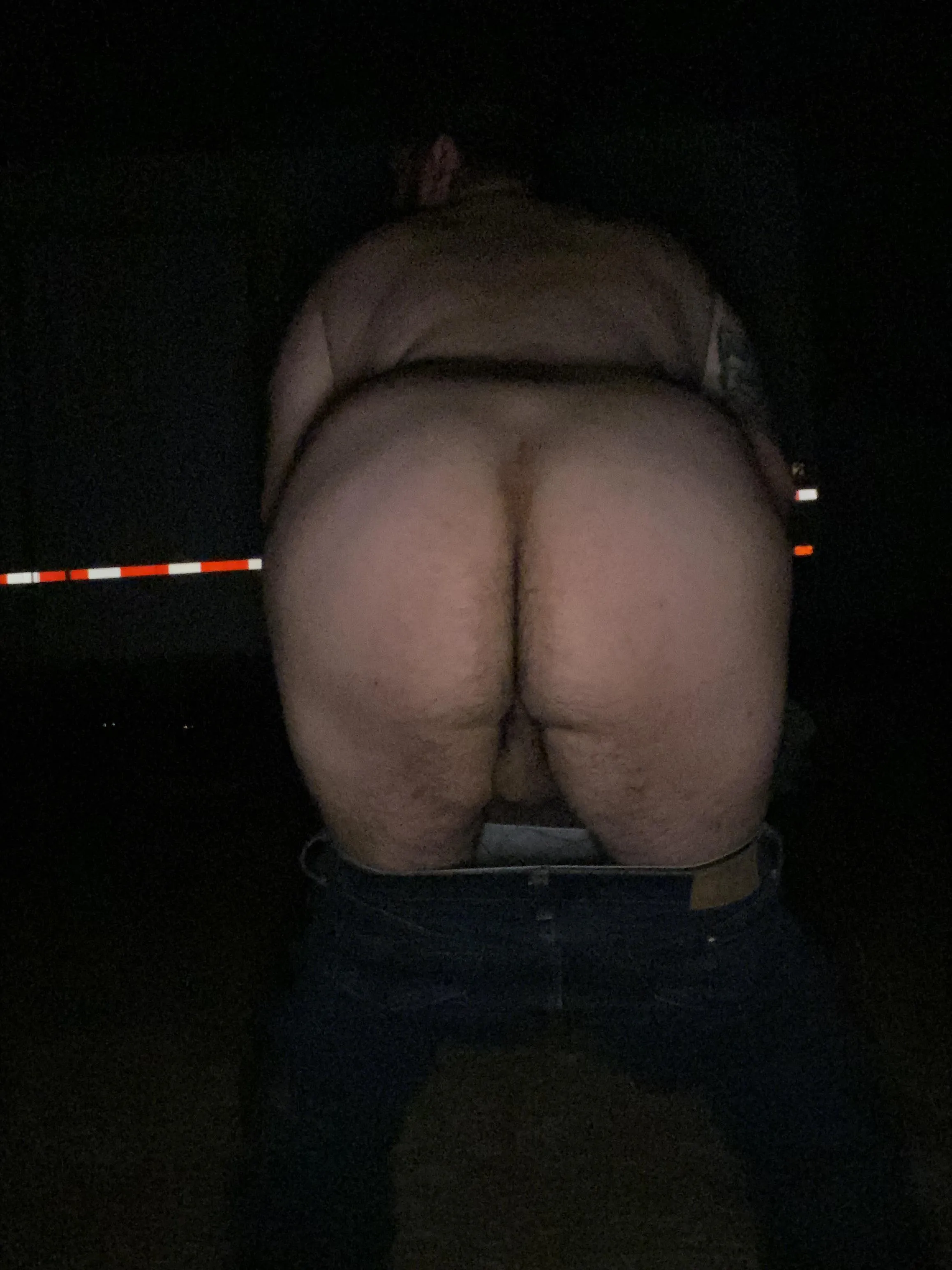 Age [30] dirty cub in the wild