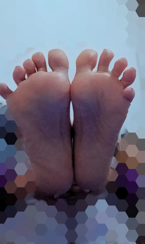 Beta boy, do you deserve to see anything from this goddess? All you can do is lick my feet