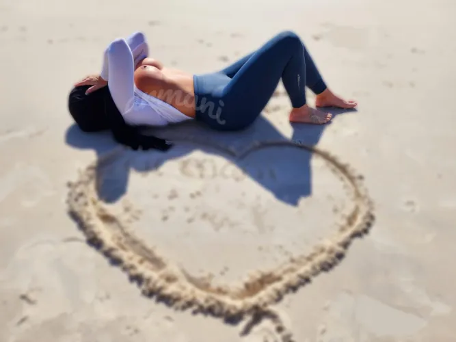 Ever seen a hijabi get her tits out on the beach?