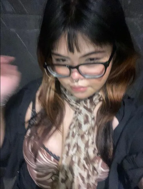 F19 broken slut. How would you make me cry?