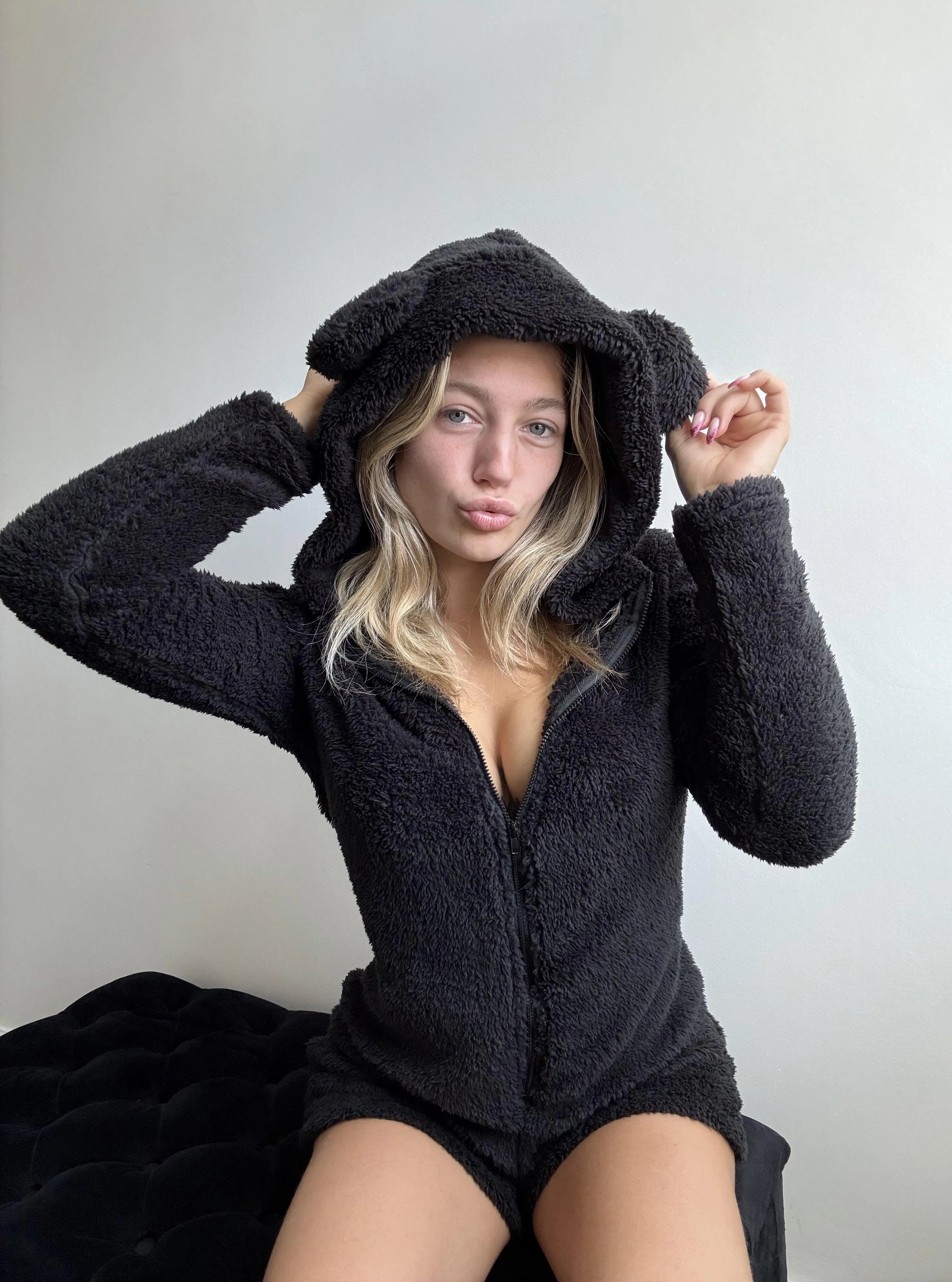 First time posting here, do you like my onesie?😍