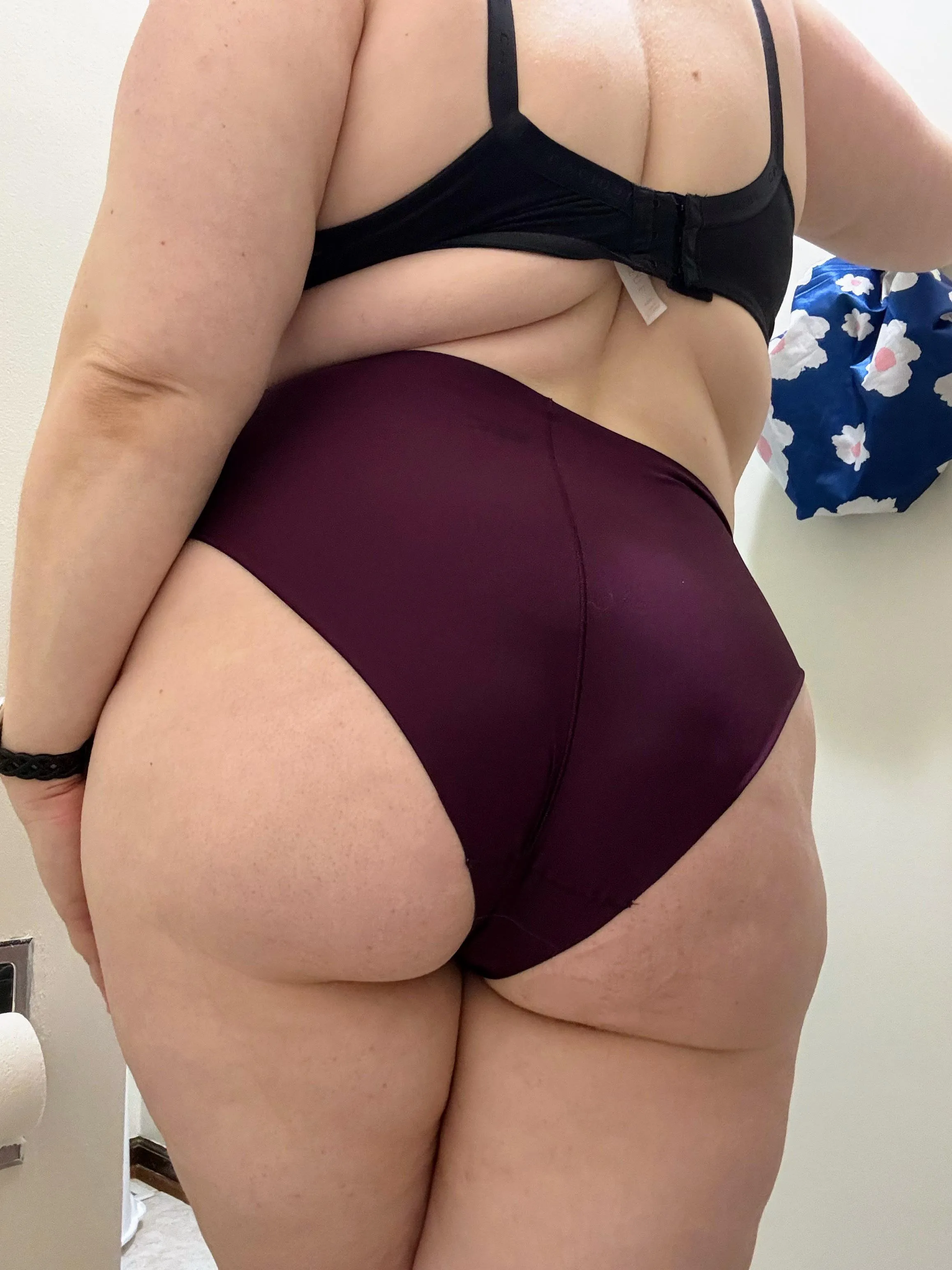 Get your MILF cheekies before they hit the hamper