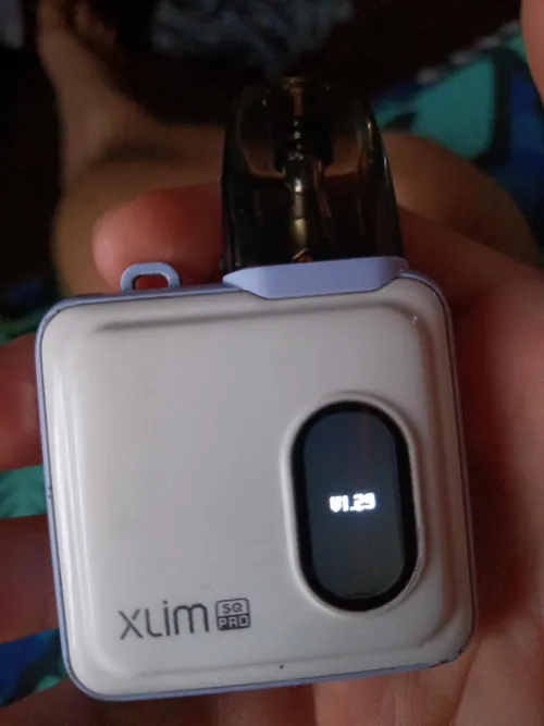 How to fix this? I cant turn on the device and that thing keeps flashing on the screen when I put in/out the cartridge.