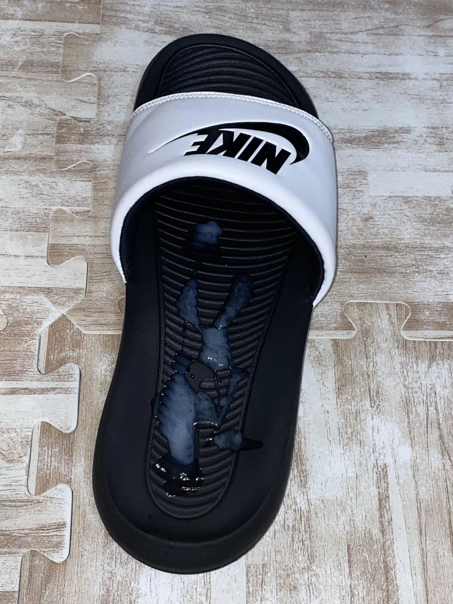 I have free access to my roommate shoe collection these days. DM me if you want calls, pics, shoejobs etc