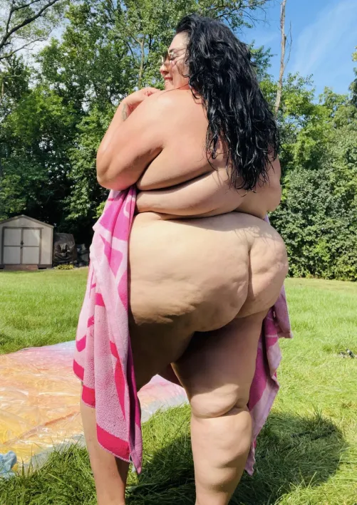 I hope 60 inches isn’t too wide for you🍑