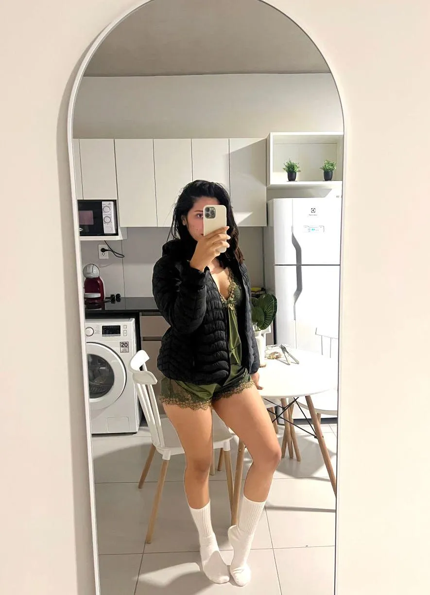 Serving dinner and legs