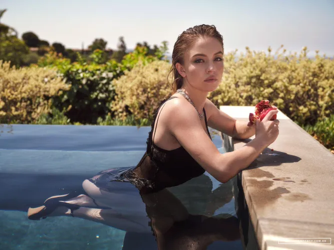 Sydney photographed by Sharif Hamza for Elle Magazine (2022).