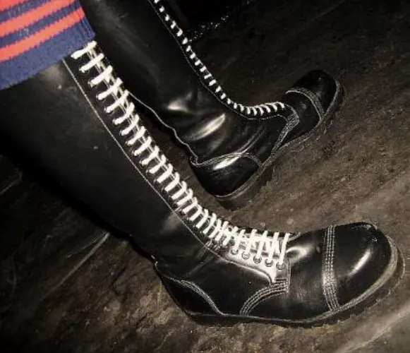 Anyone into extreme ballbusting ?