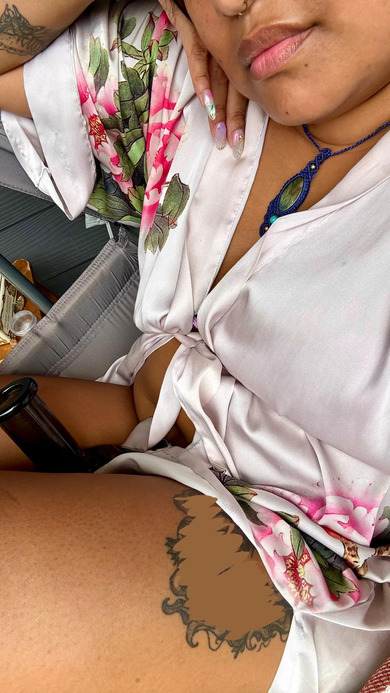 Bong rips in-between thick thighs 💖