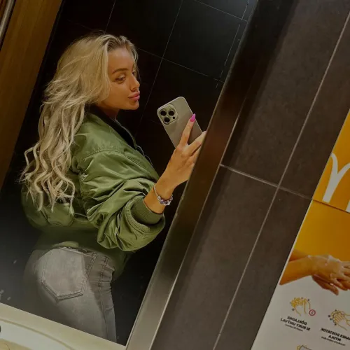 I love my self in the mirror. It gives me confidence