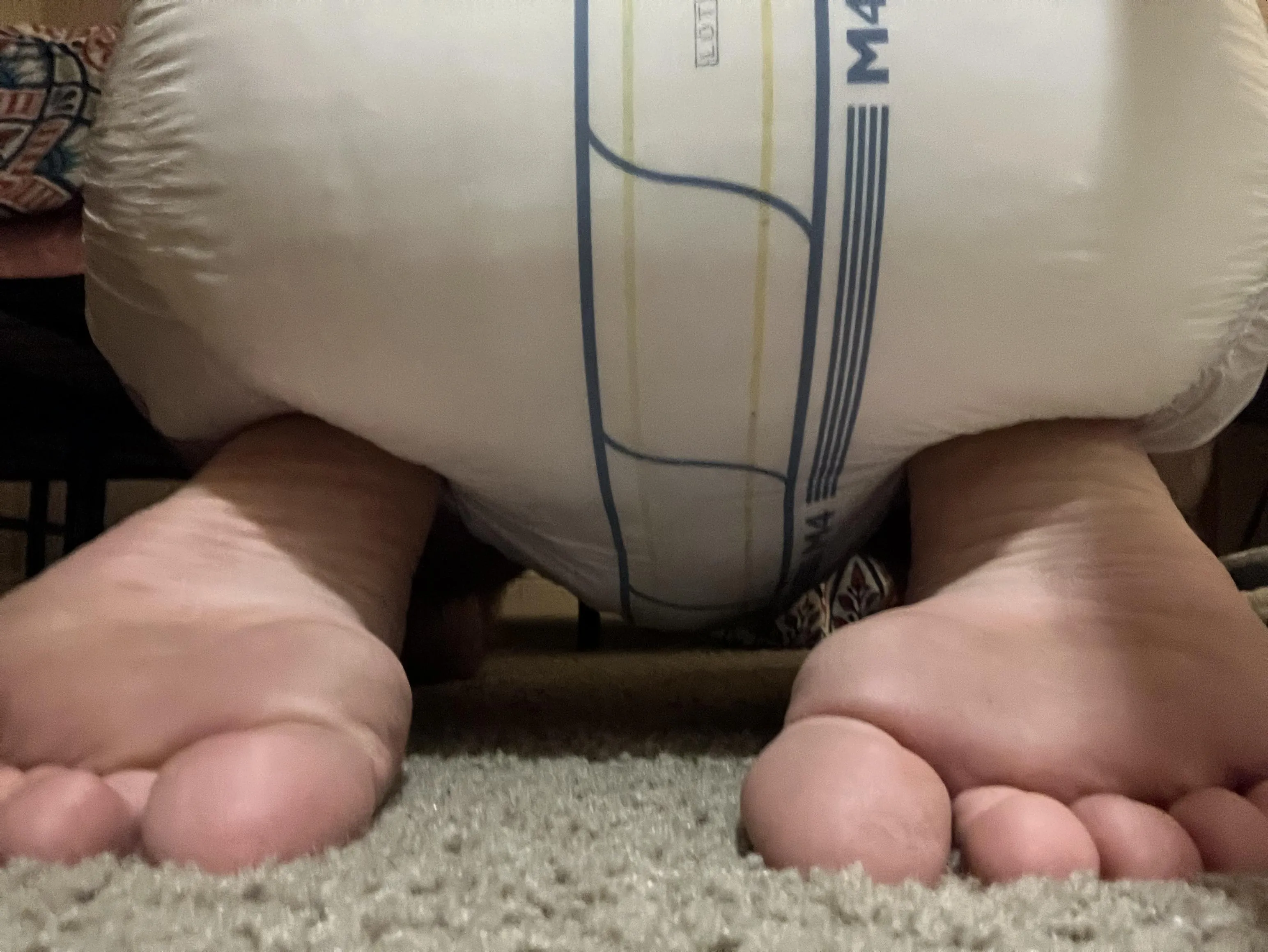 What's more humiliating than getting teased by doms your wiggly widdle puddlebutt is too weak to top? Getting teased by a diaperdom who'll keep your nose tucked right underneath his own pamps~
