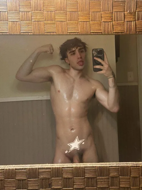 wish someone would come fuck me while I’m showering 🤤