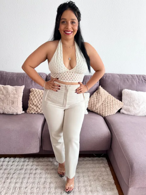 ❤️Your good Girl ❤️❤️I love to see how you would want to lick my Butt- pls give me a Kiss.I aim to shine and be irresistible