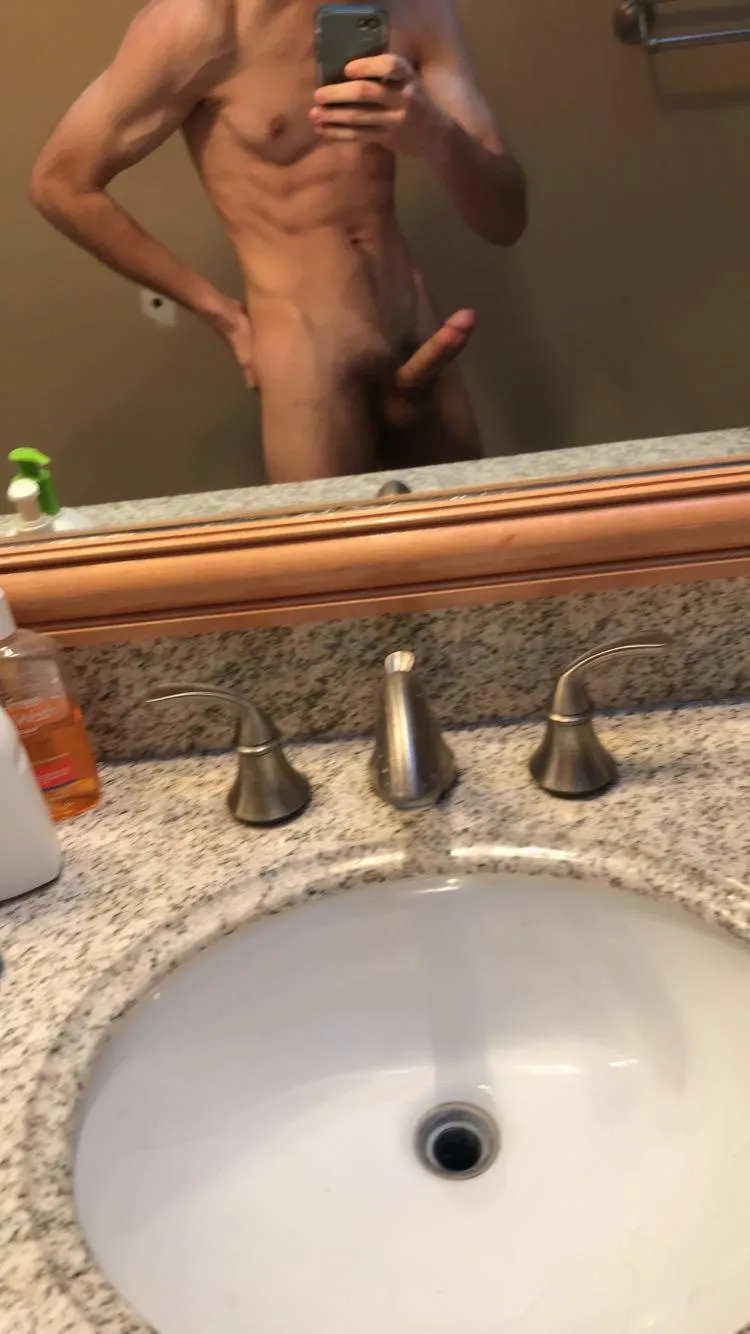 22M4F - skinny but fit guy with big dick