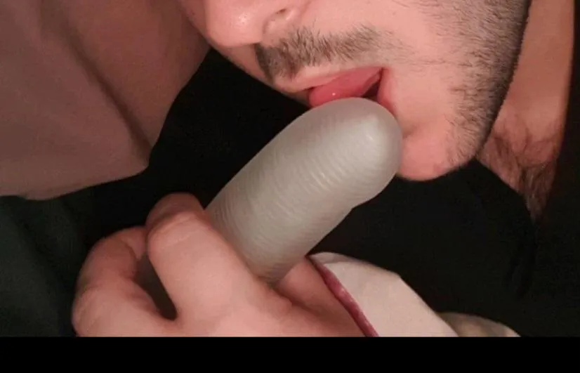 Anyone in acacia ridge want to be sucked tomorrow around 10:30am? 27m submissive chub