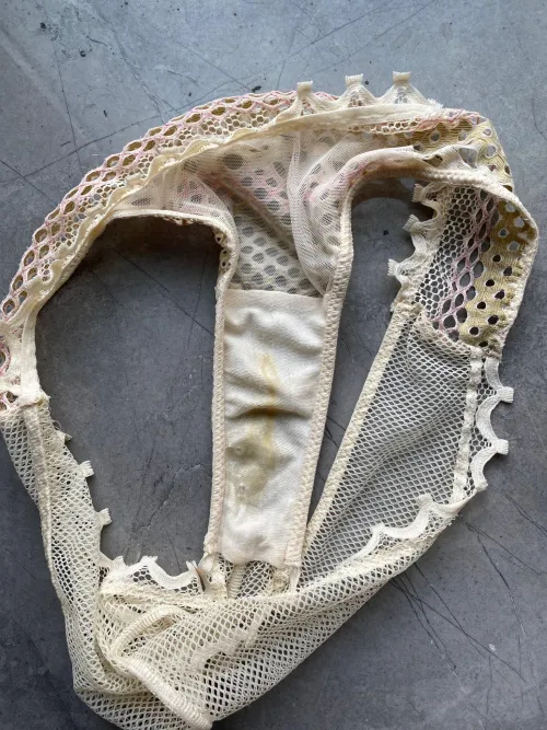 Crusty panties... do you like them? Sey yes for more