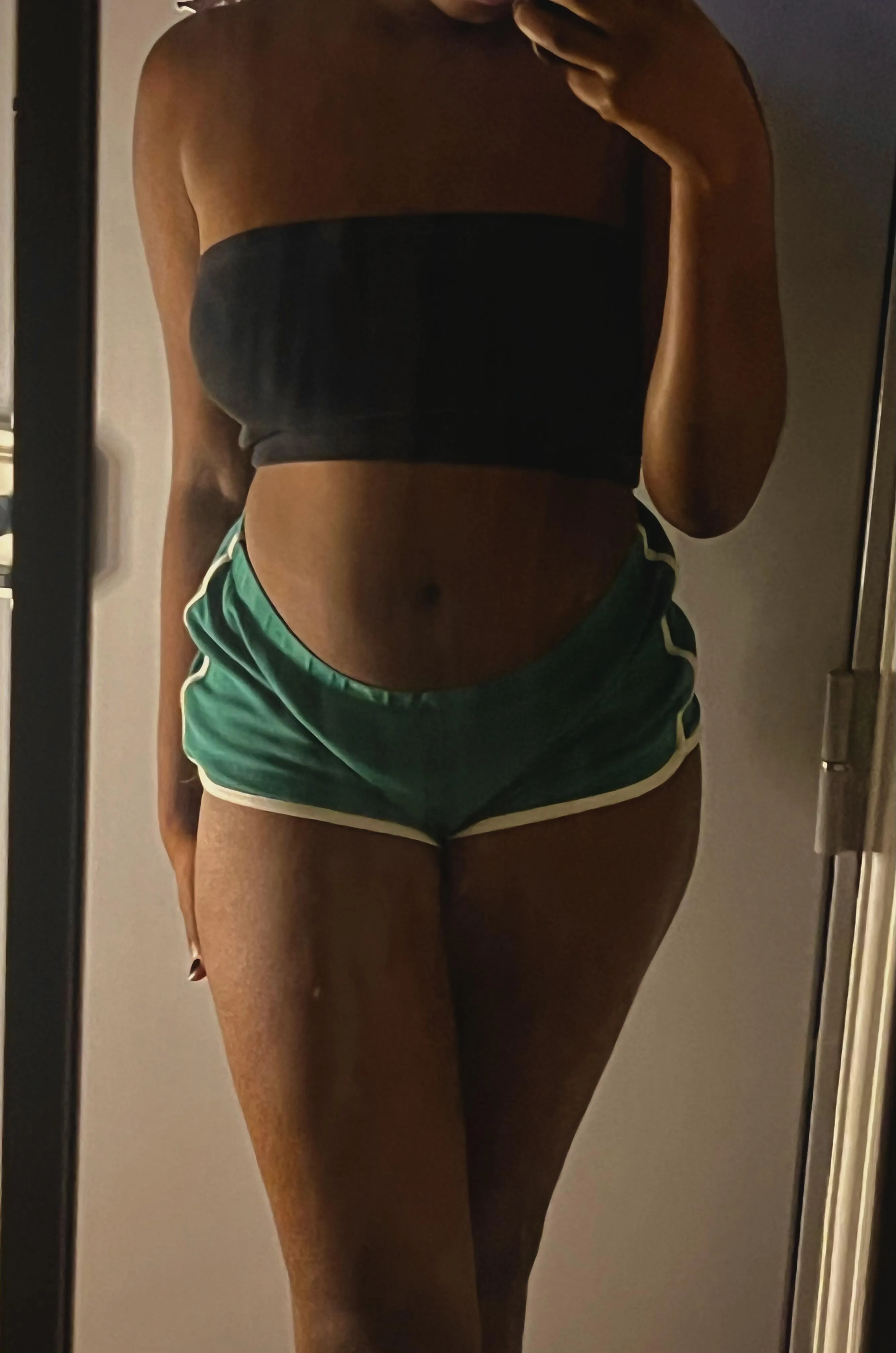 Drop a “🍆” if I make your hard 🤭💦