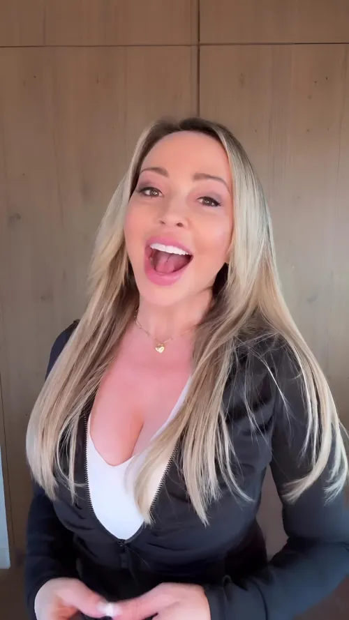 Gosh she is so fucking hot