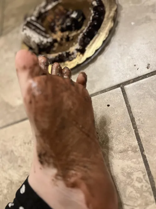 Had a little left over birthday cake, are you gonna come get on your knees and lick between my toes? Be a good boy and you might get the rest of the pics 😘