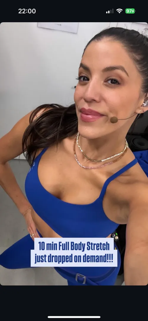 Hannah Corbin Cleavage