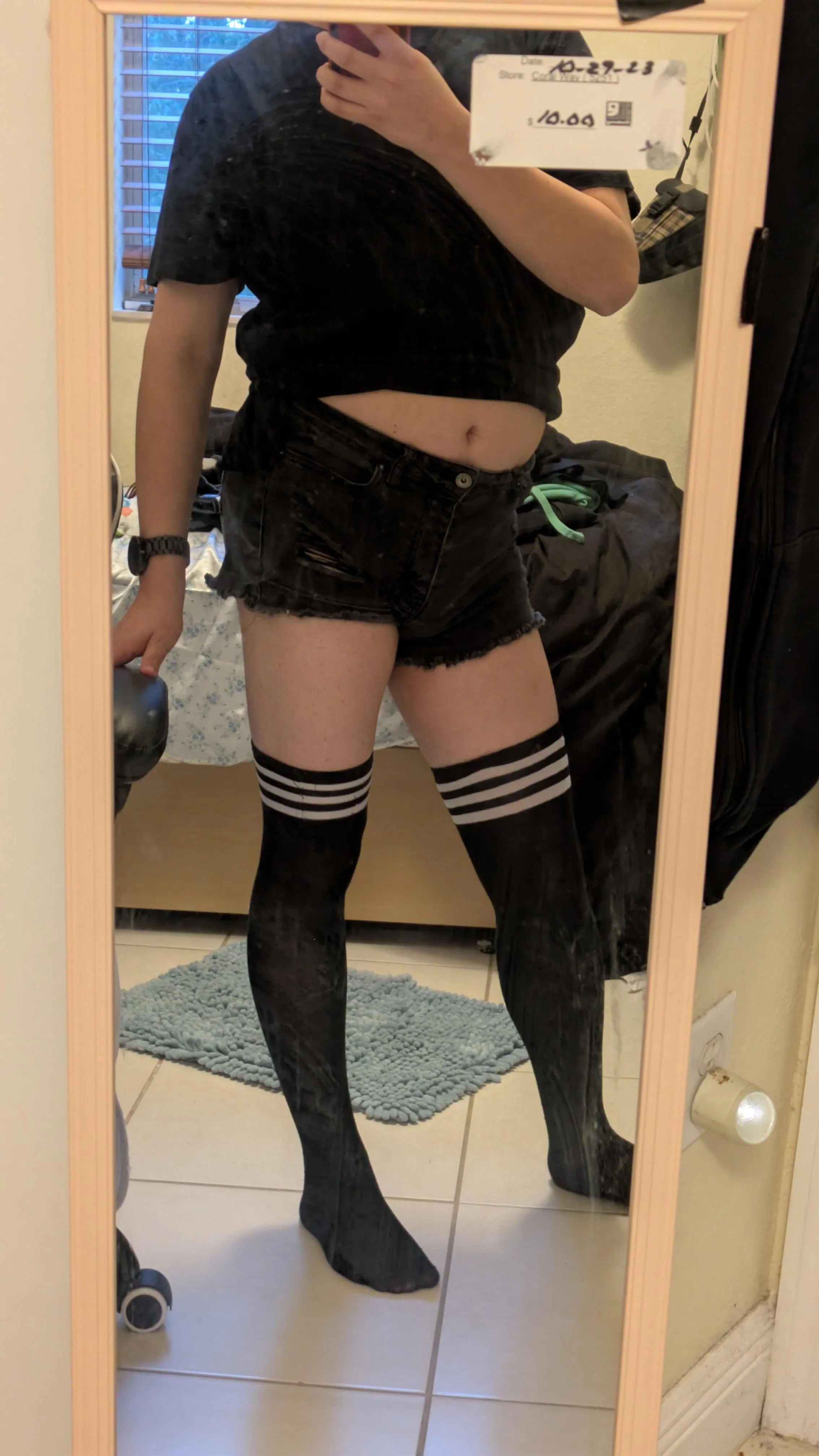 It do be my birthday tomorrow, but I have nobody to spend time with TwT