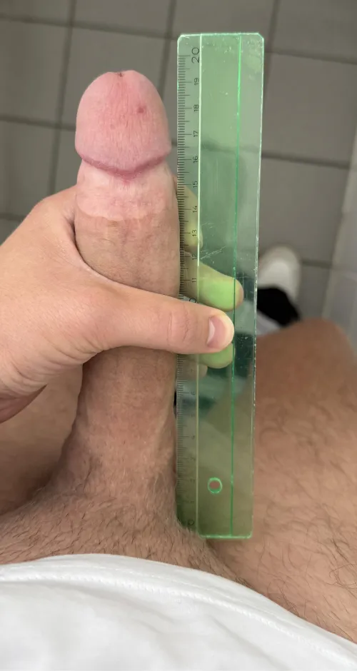 Konnte das Lineal nicht richtig halten sind aber 20cm