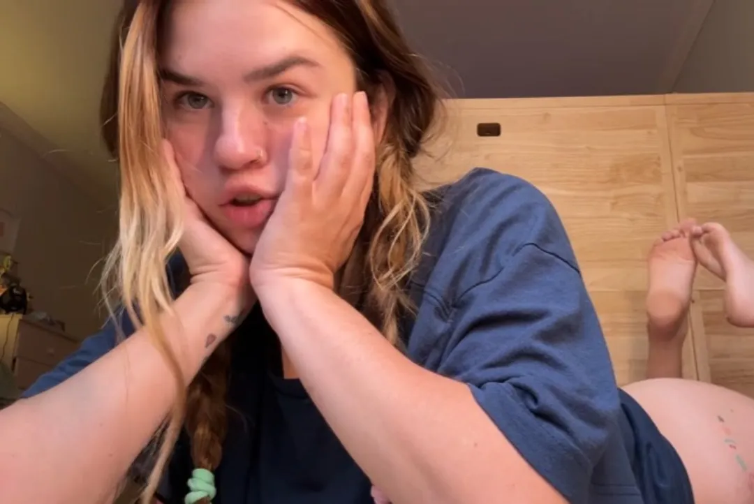 Maddiebubz Morning Masturbation ⭐️⭐️⭐️⭐️⭐️ This vids amazing! Pure beauty because i don't notice any make-up, shes really cute and her bodies incredible. She wakes up really turned on and she just masturbates.You can hear the sounds 