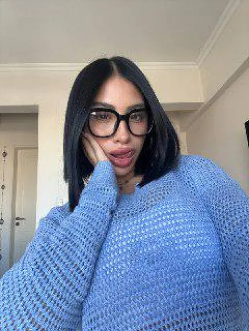 Only in Georgia for a short while and craving deep connection, in every way… want to leave your mark on me?