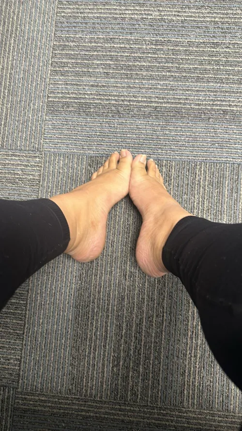 Please upvote my brown feet.