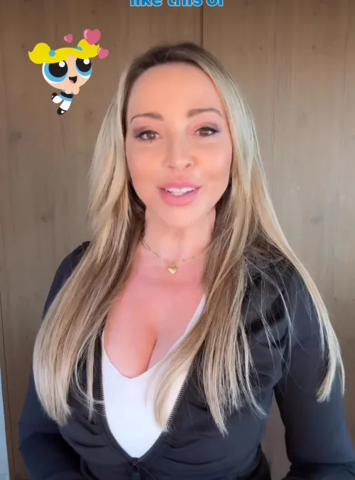 She straight up teasing now😩