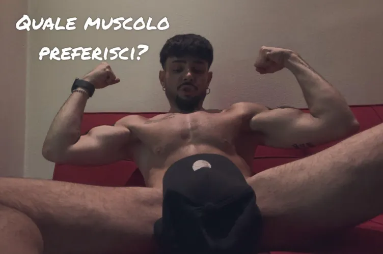 With all my muscles in action💪🍆