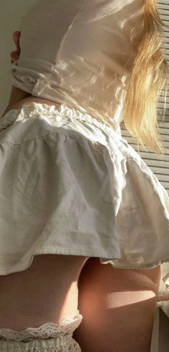 18[F] Older men get me extra horny