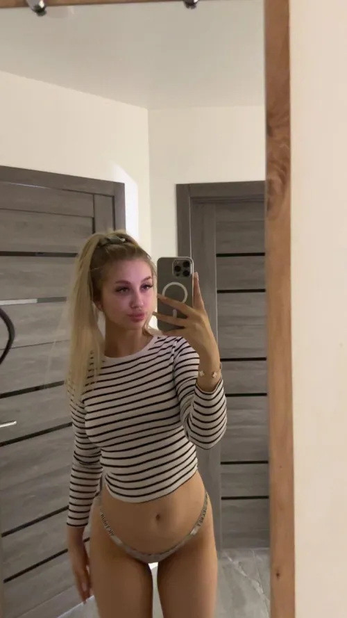 19 F4M Let me tease you and watch you jerk off for me while you eat me out.