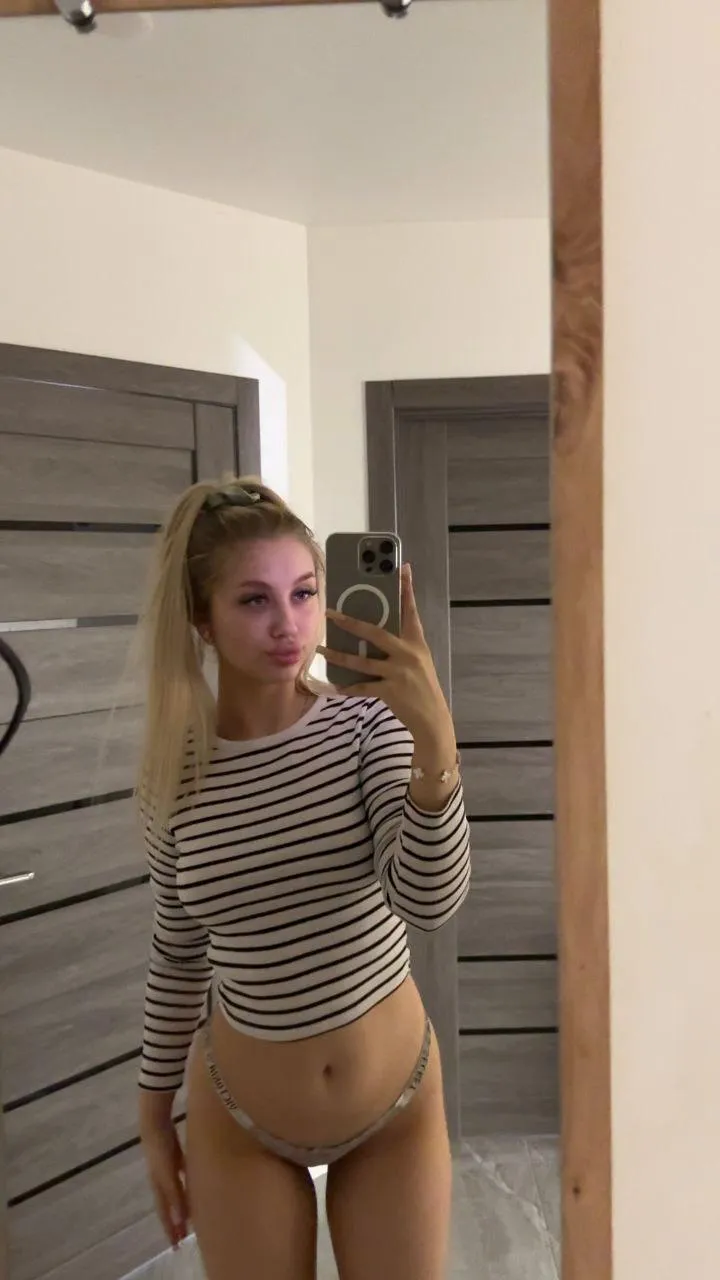 19 F4M Let me tease you and watch you jerk off for me while you eat me out.