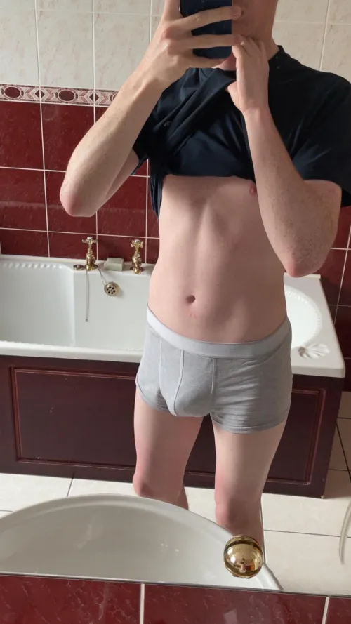 [20] twink bulge