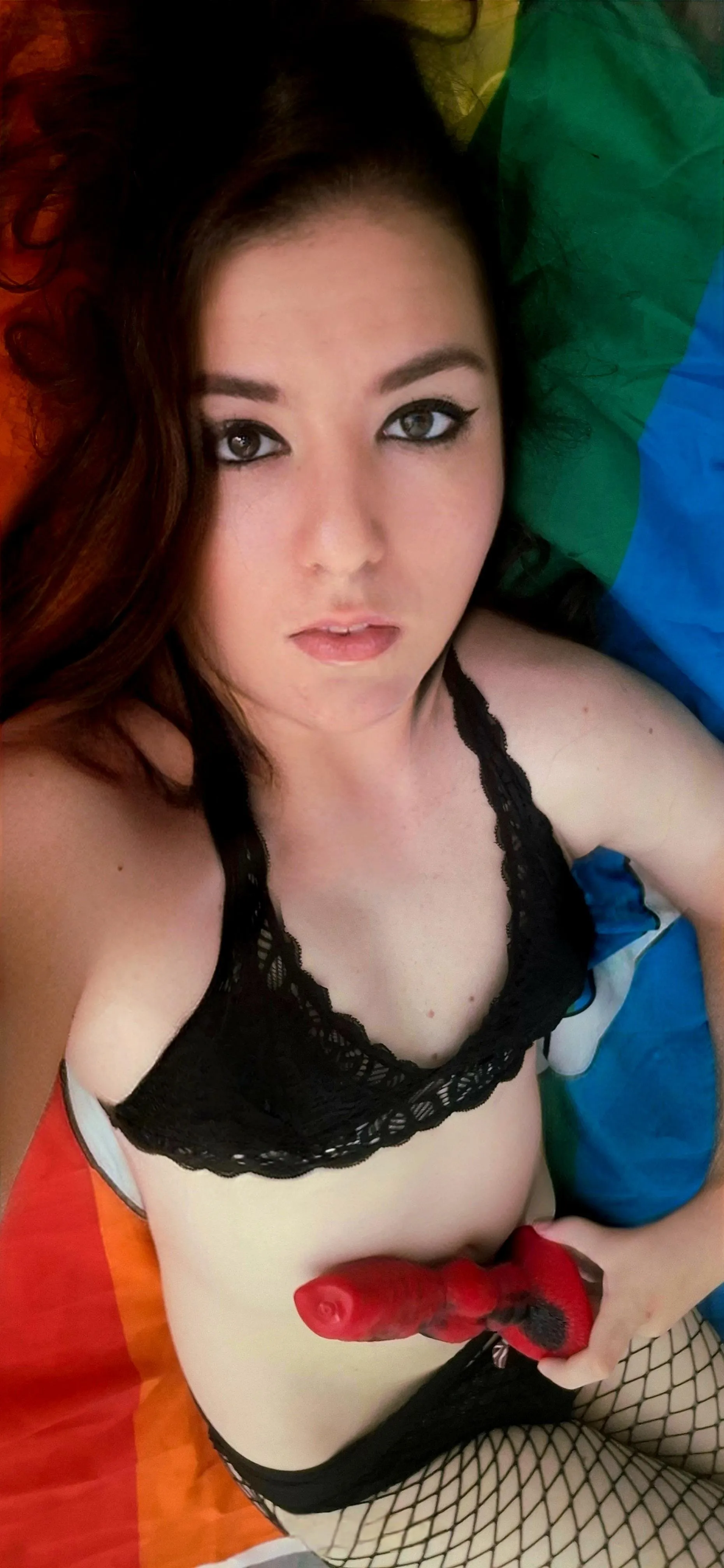 Fantasizing about an old man raping me on my pride flag 🫣