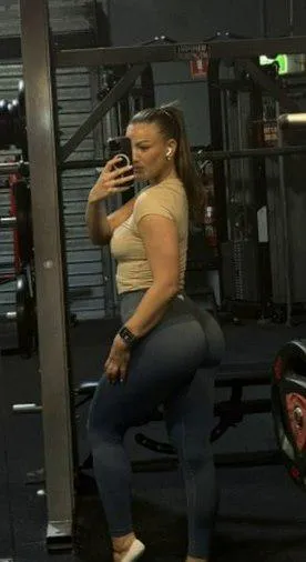 Foces on that perfect glutes