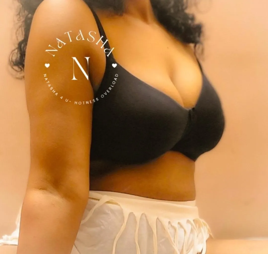 Horny hotwi[f]e waiting for 👅👅